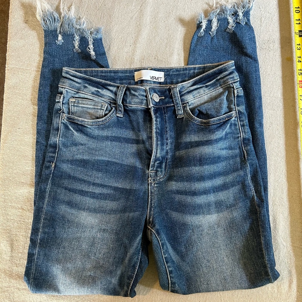Vervet Los Angeles medium wash women’s skinny jeans distressed size 27